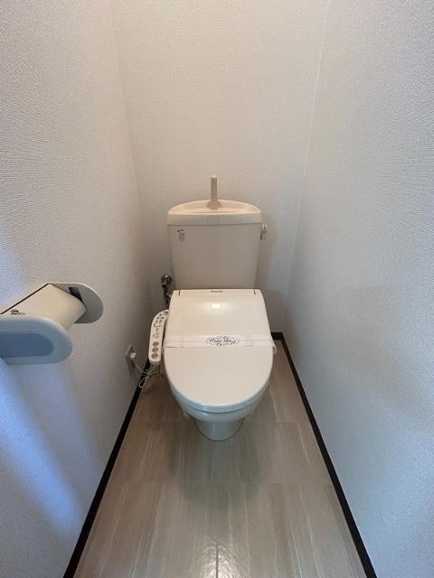 ����4