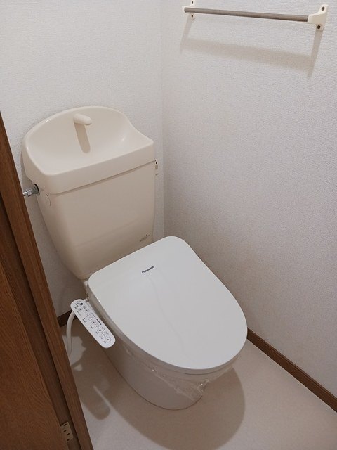 ����4