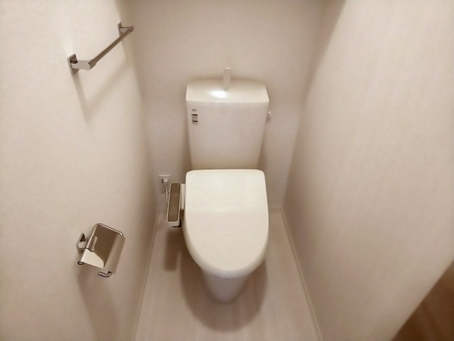 ����4