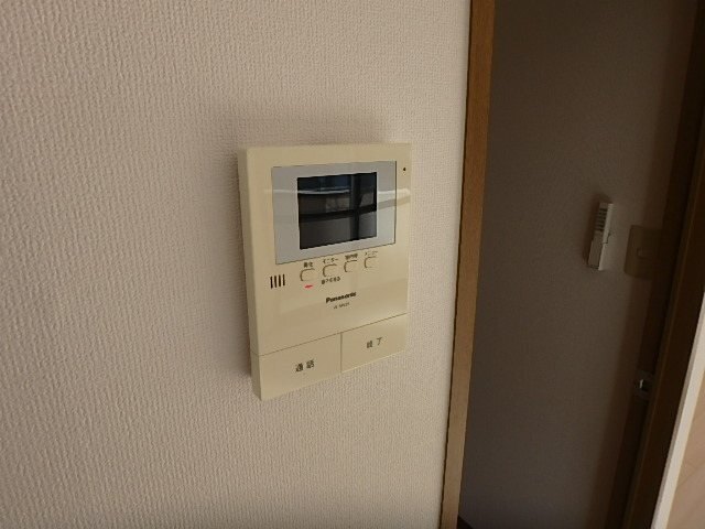 ����12