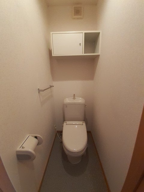 ����4