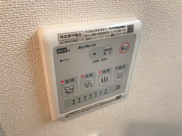 ����12