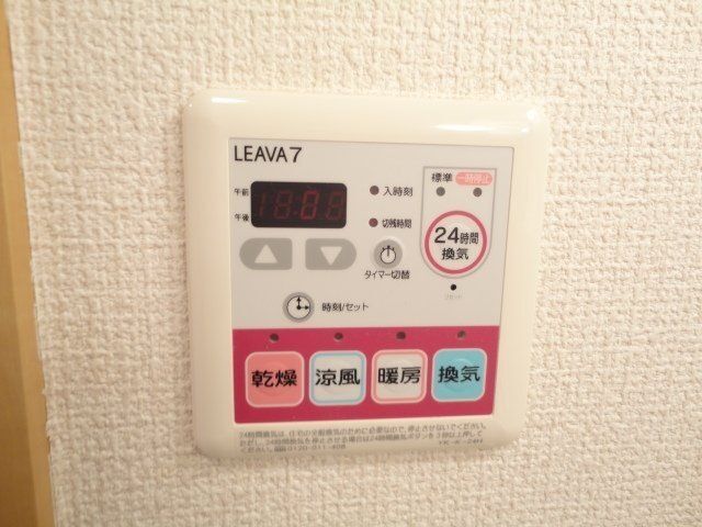����15