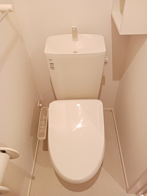 ����4