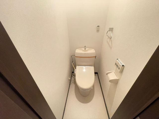 ����4