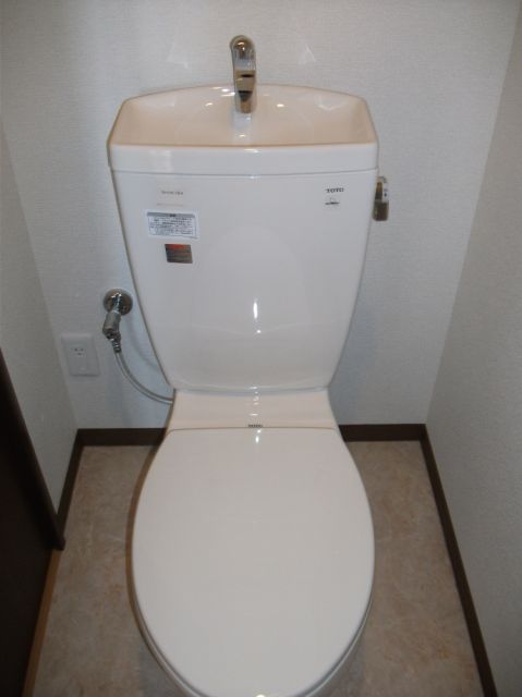 ����4