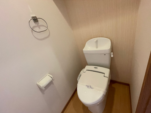 ����4