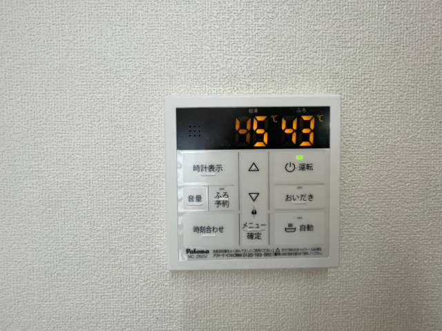 ����12
