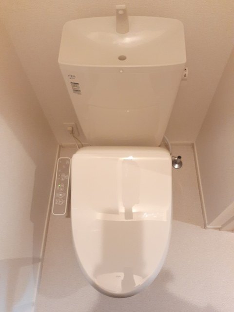����4
