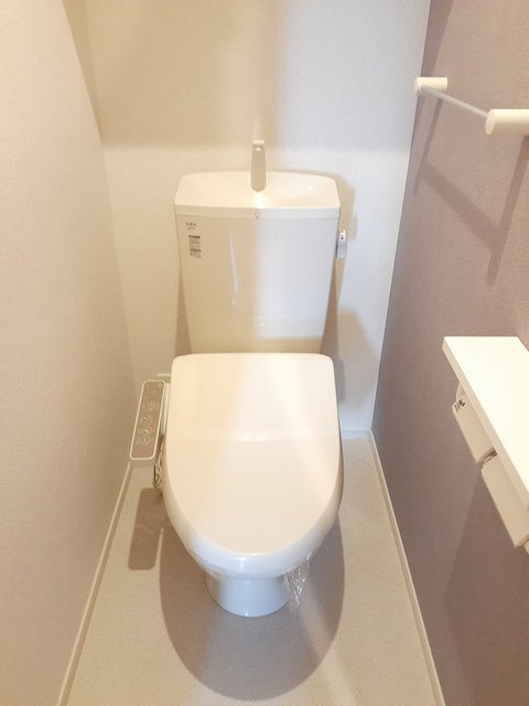����4