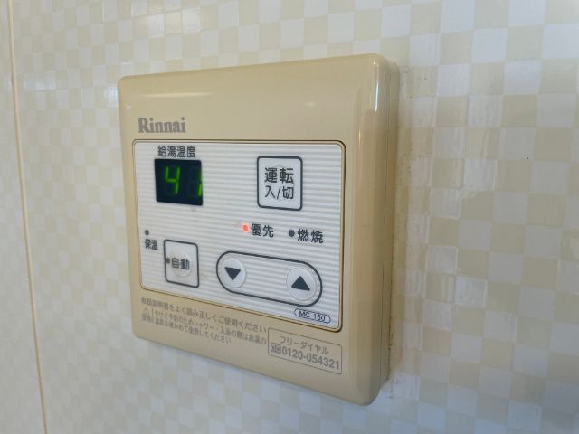 ����12