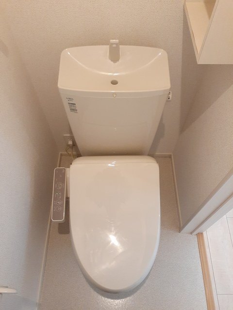 ����4