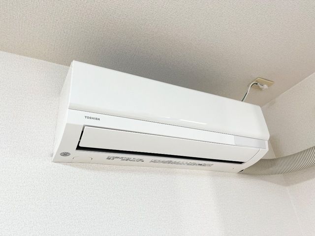 ����12