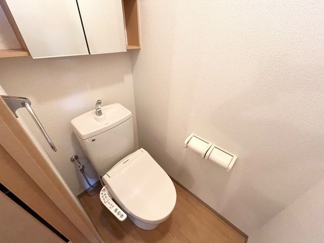 ����4