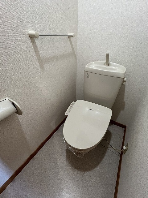 ����4