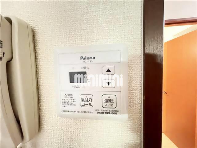 ����12