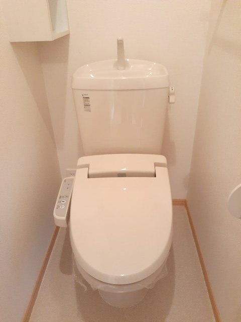 ����4