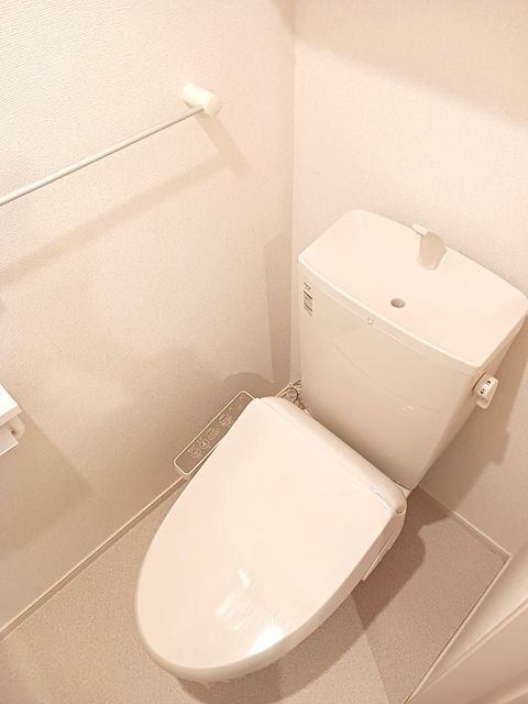 ����4