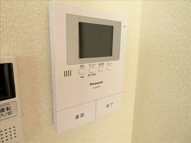 ����12