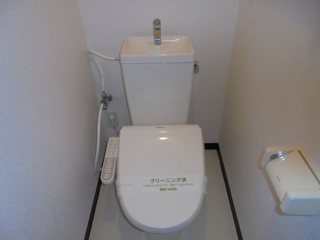 ����4