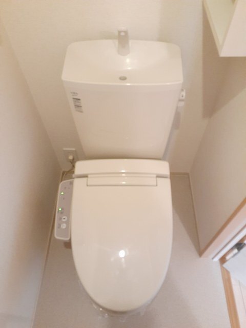 ����4