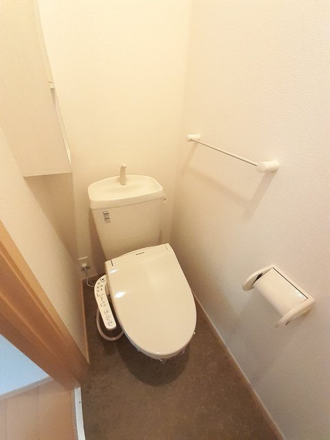 ����4