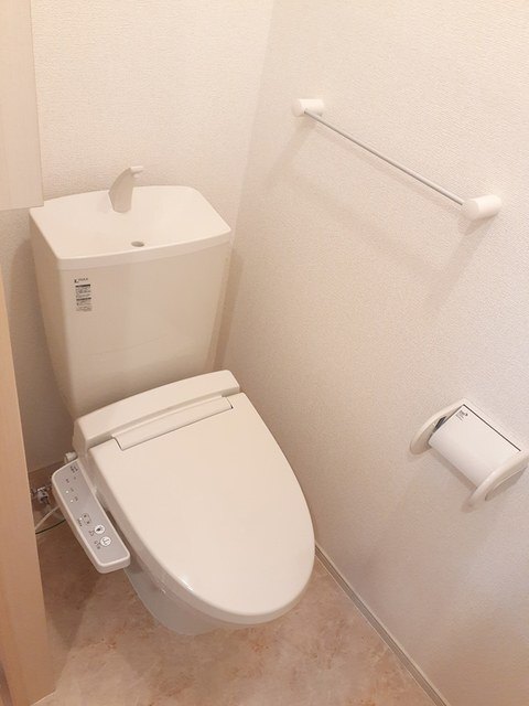 ����4