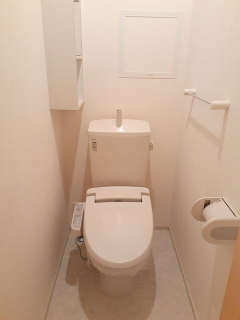 ����4