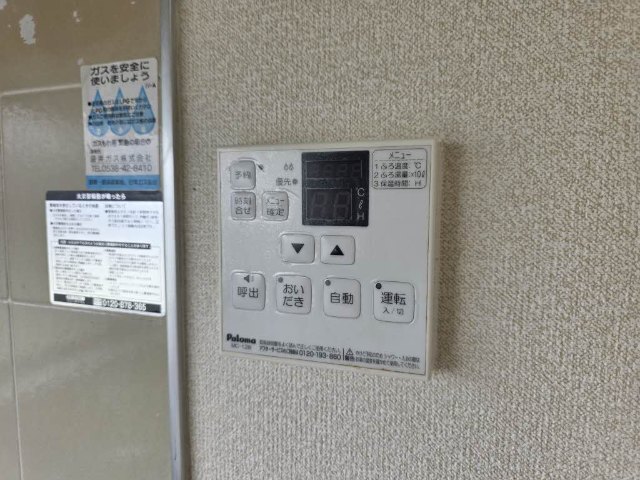 ����12