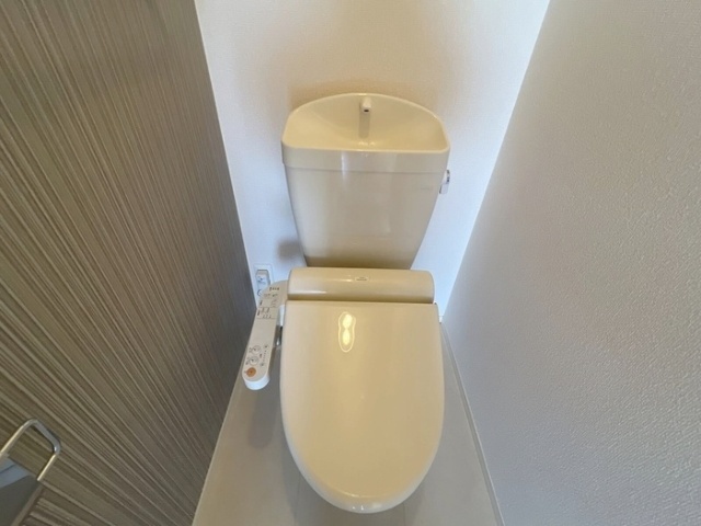 ����4