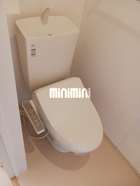 ����4