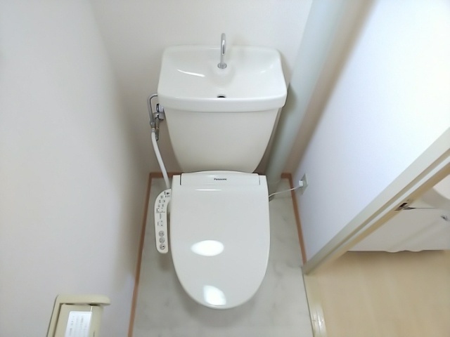 ����4