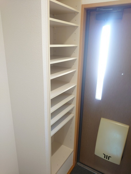 ����8