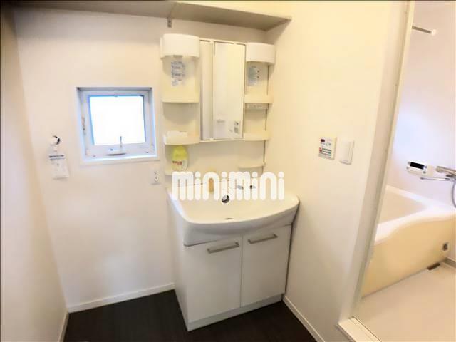����4