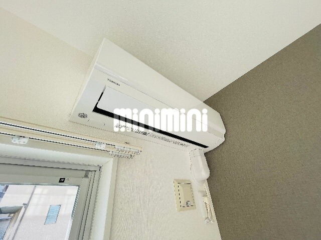 ����9