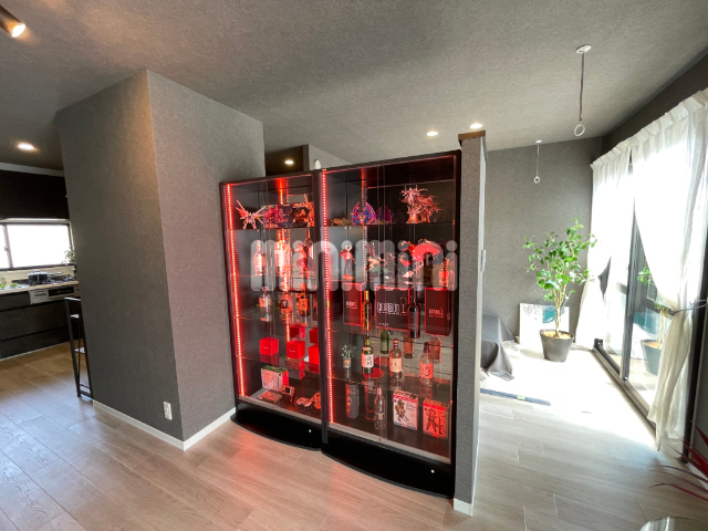 ����12