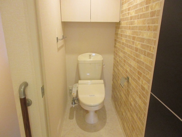 ����8