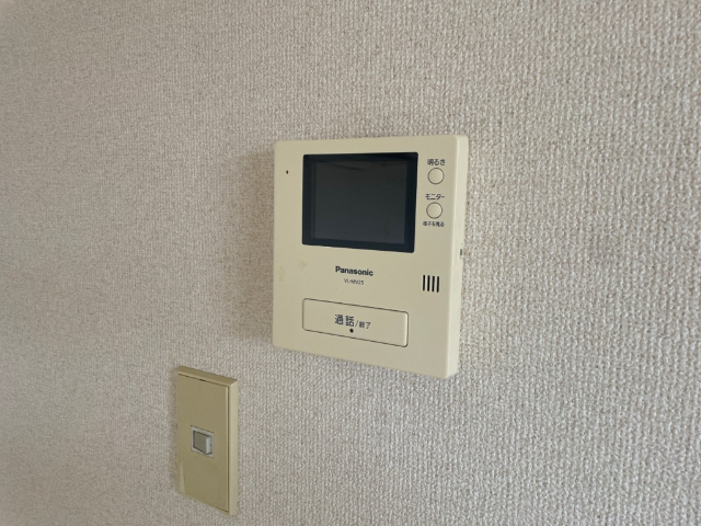 ����12