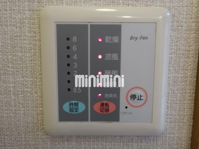 ����15