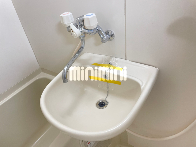 ����8