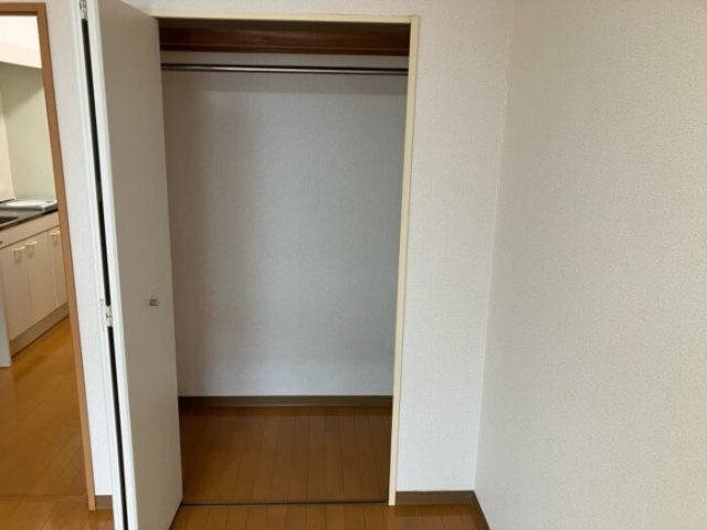 ����4