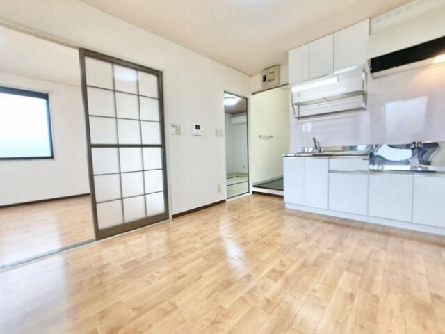 ����5