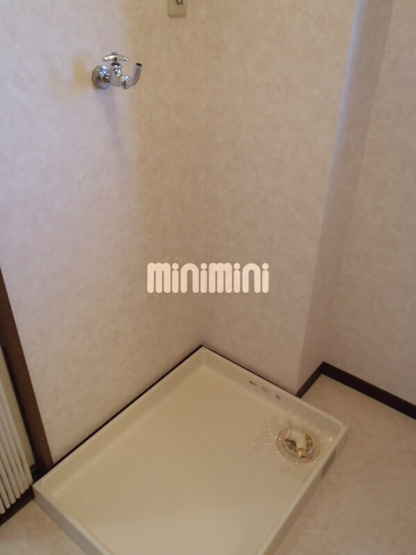 ����12