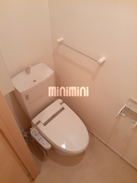 ����4