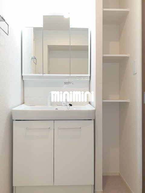 ����3