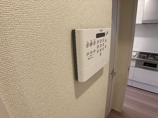 ����12