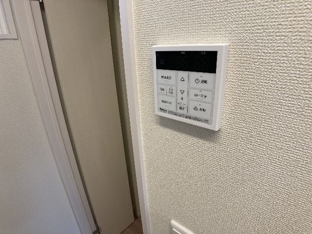 ����15