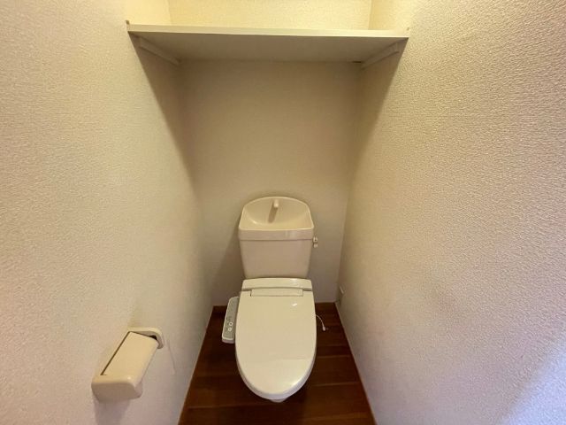 ����4