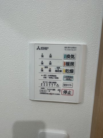 ����12