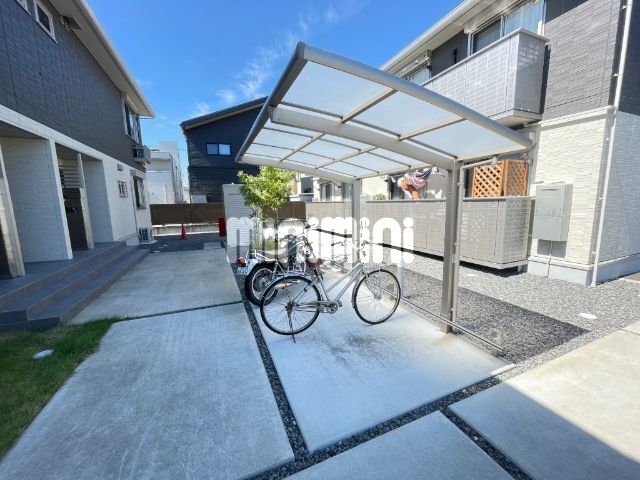 ����18